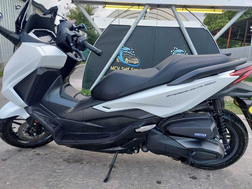 Honda Forza 350 2025 cu 3400 km