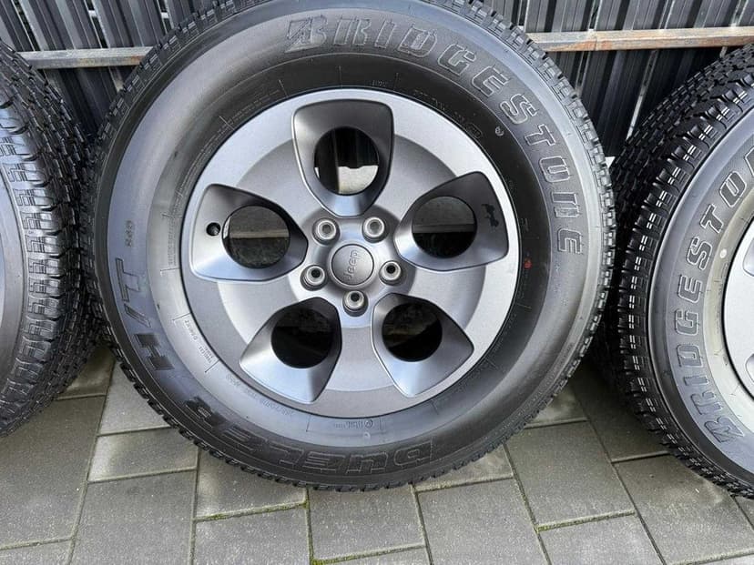 Jante noi, anvelope noi! 255 70 R18 Jeep  Wrangler 5x127