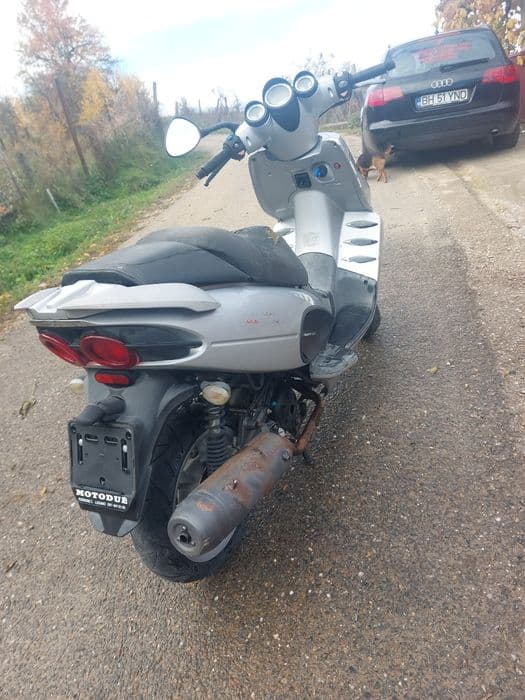 Vând scuter malaguti phanton max 125