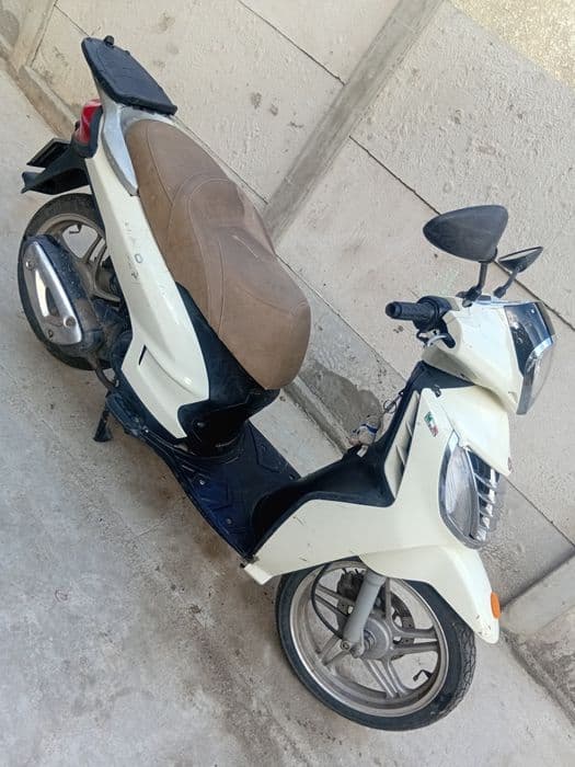 Vând scuter malaguti
