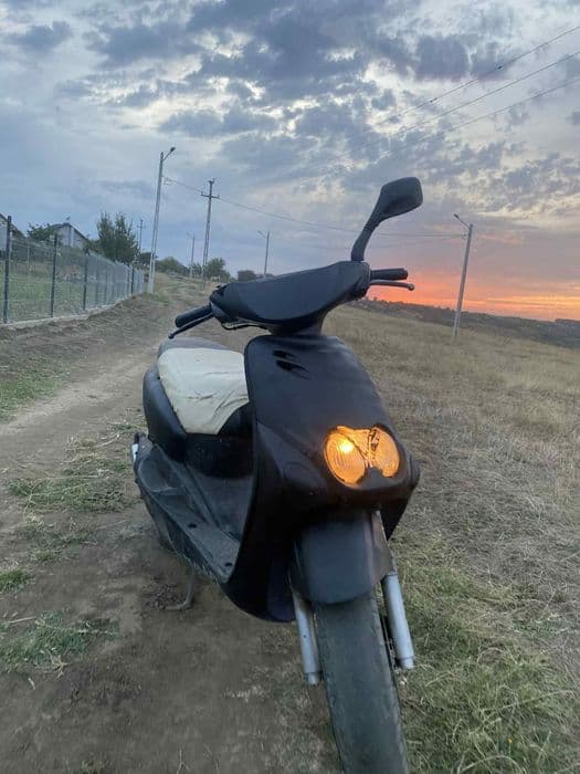 Vând scuter 80cc în 2 T