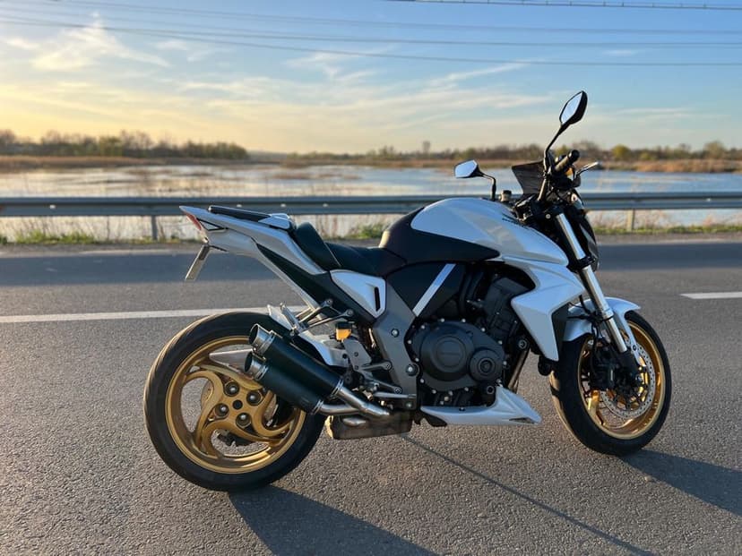 Honda Cb1000RA Abs combinat- pentru pretentiosi