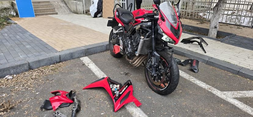 Vând moto honda cbr 650r 2023