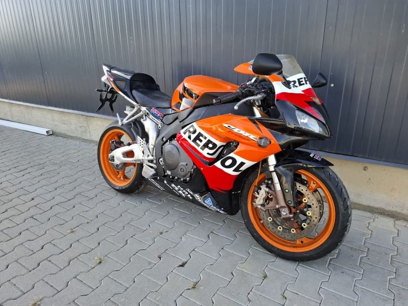 Moto M Parts Ploiesti Srl vinde Honda Cbr 1000 rr model 2007