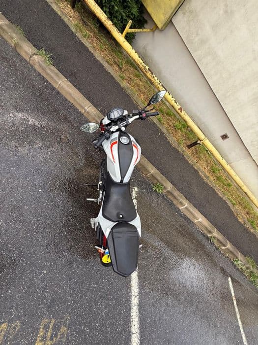 Motocicleta Yamaha MT125