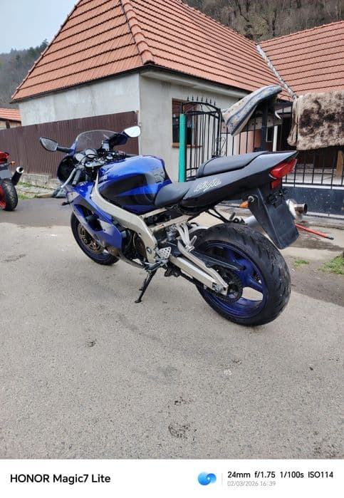 Vând Kawasaki zx9r an 2002 stare perfecta...original 3000 euro fix