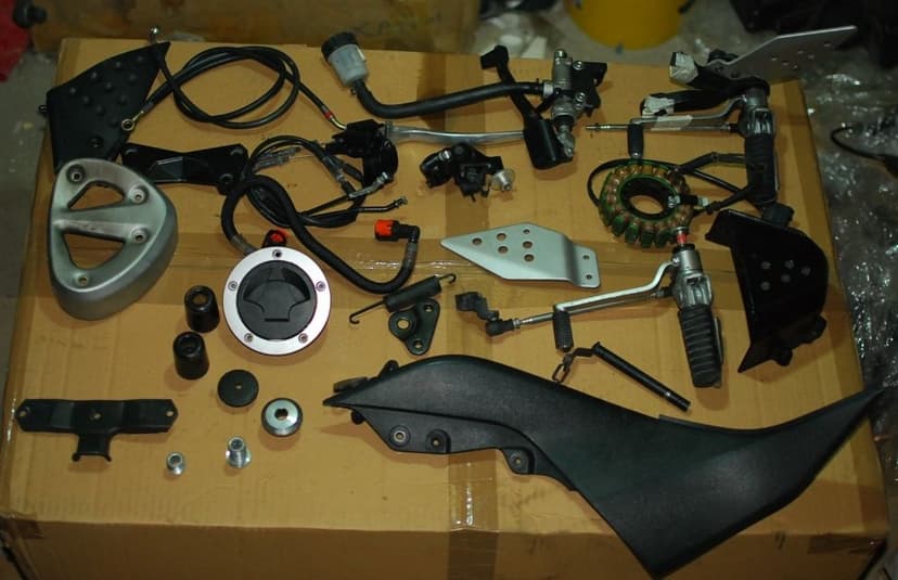 Cadru cu acte , motor + piese Kawasaki Z750 anii 2007 2012 stator