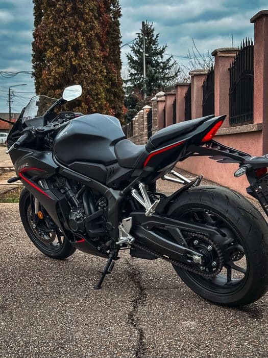 Honda CBR650R (35kw) - 2025 - 1700km
