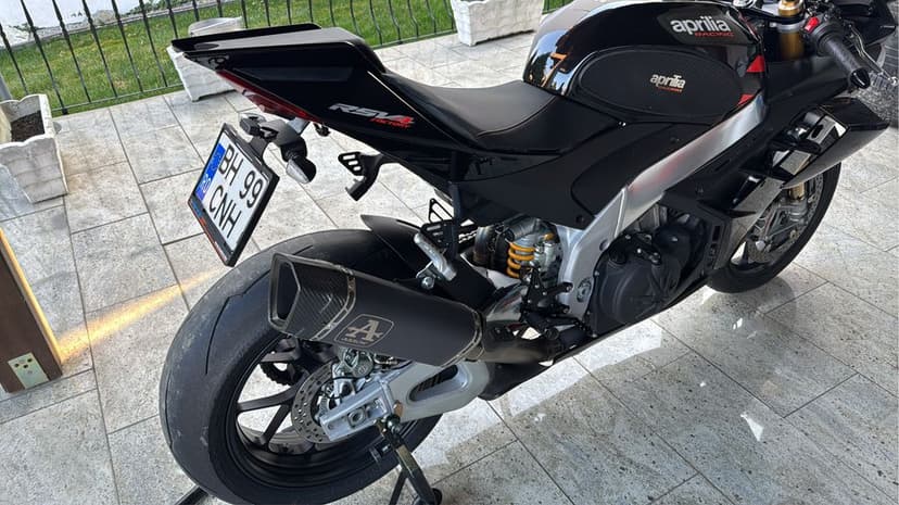 Aprilia RSV4 Facyory 218HP