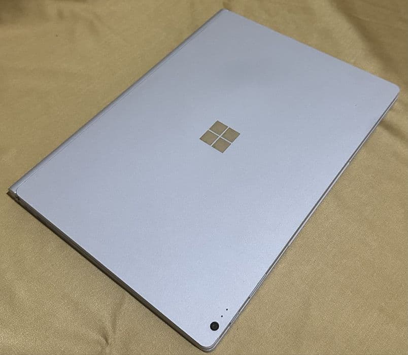 Ofertă! Microsoft Surface Book!