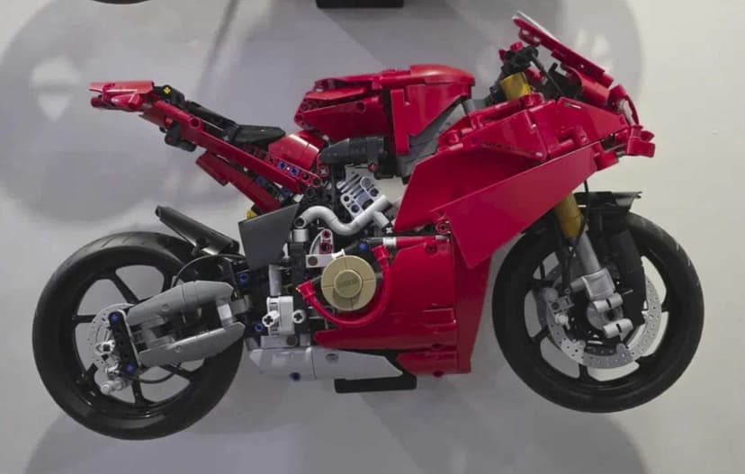 Suport montare perete LEGO Technic 42159, 42202, 42130, 42107