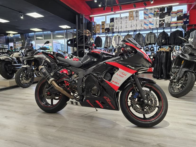 Motocicleta Yamaha R6 2003 pista / circuit, “la cheie”