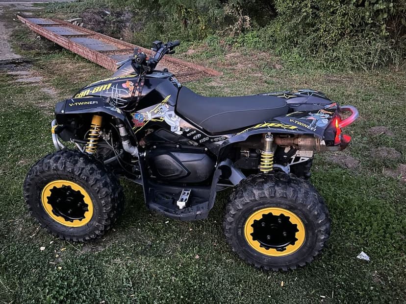 Can am redegade 800R an fab 2011 cu acte stare buna