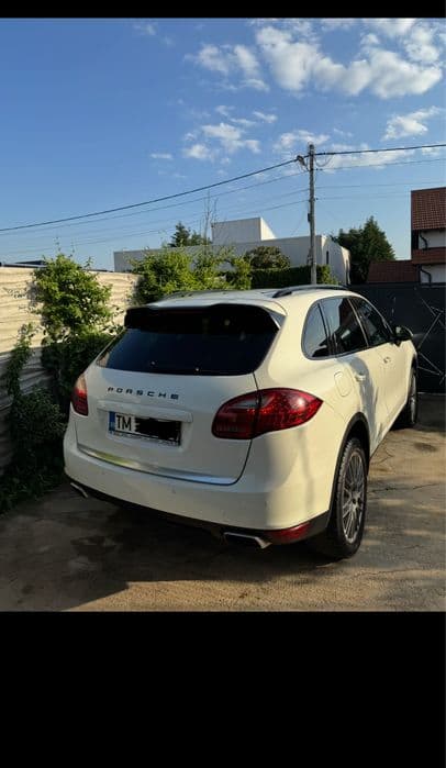 Vand Porsche cayenne. Proprietar