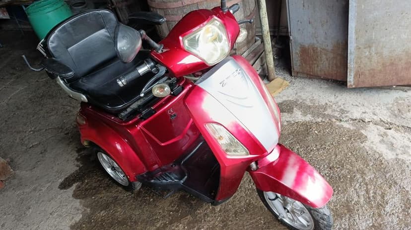 Vând tricicleta electrica