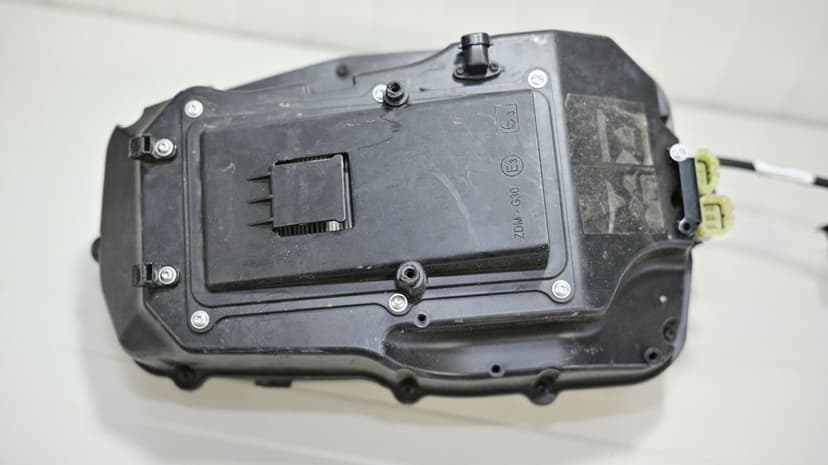 Ducati Monster 937 2021 2025 Carcasa filtru de aer completa cu rampa