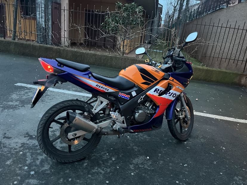 Honda crb 125rr, 15cc an 2005, editie repsol original