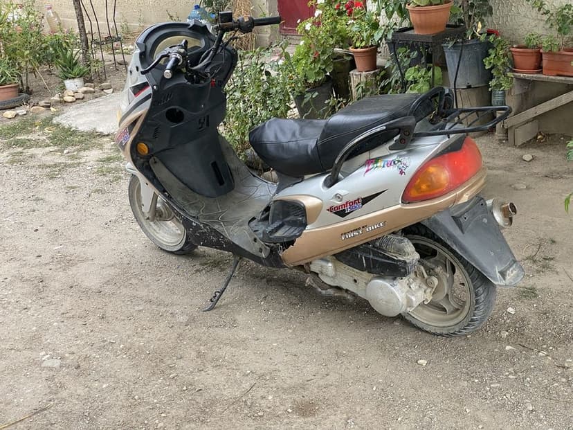vând scuter 150 cc