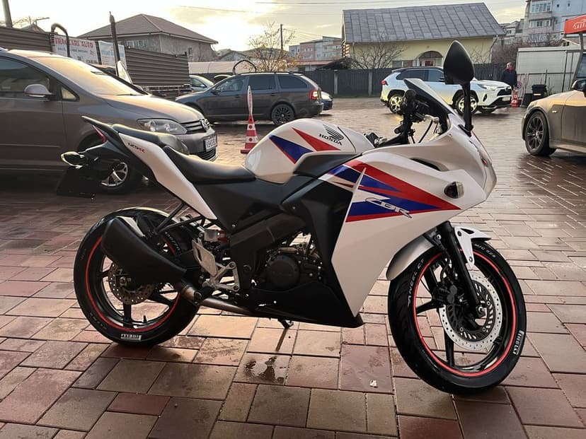 Honda cbr125r jc50