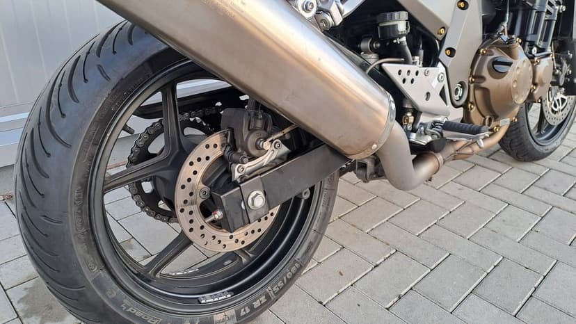 MotoFly Ploiesti vinde Kawasaki Z750 an 2004