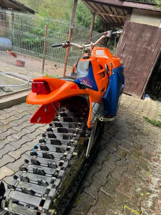Snowmobil HANK motor Rotax 500 cu un schi
