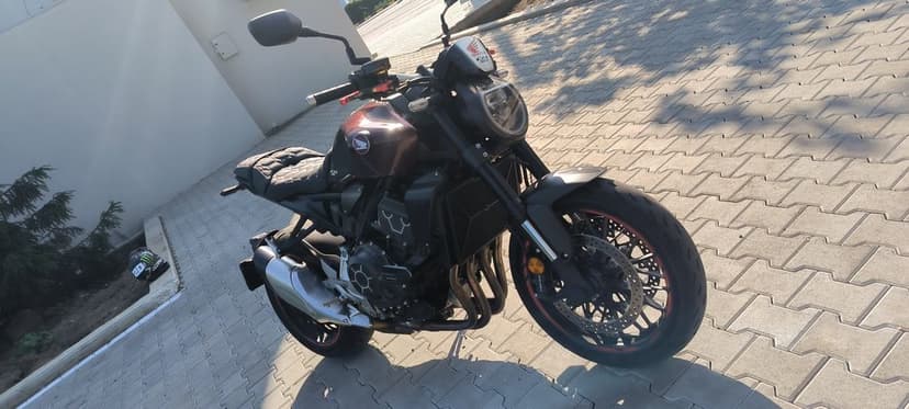 Honda CB1000R 2023 | Impecabilă | Accesorii de 1.350€ - pret iarna