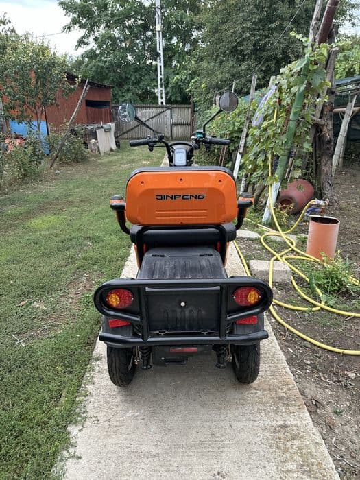 Vand triciclu electric cu garantie