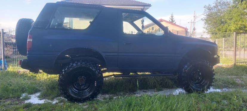 Vand sau schimb ( cu ceva mai domestic)Opel Frontera 2.0 sport, modifi