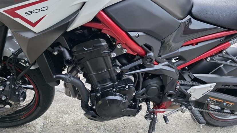 Kawasaki Z900 125cp  2023 5000Km  ca Nou