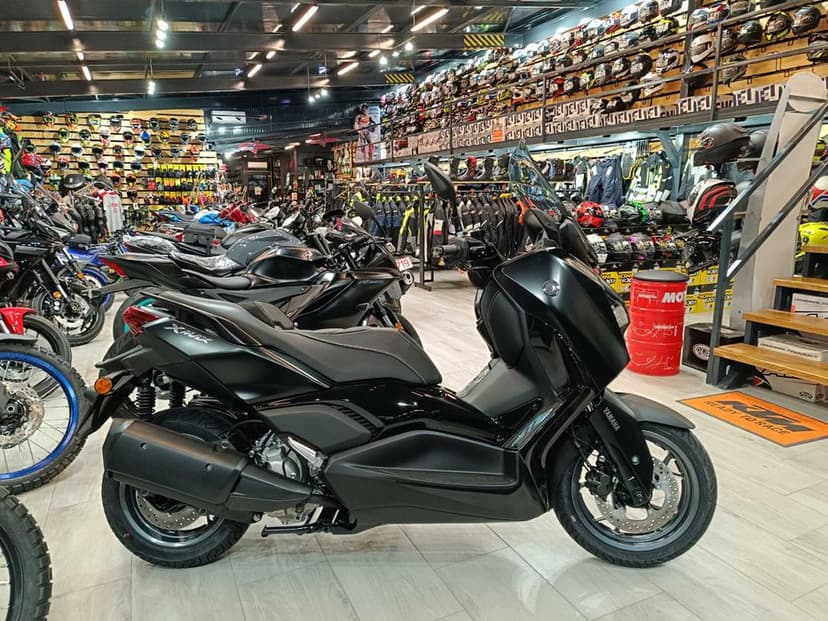 Yamaha XMax 300 TechMax nou PROMO-  prin EST BIKE Campina