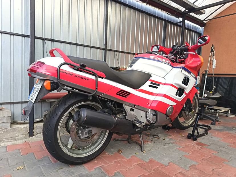 Vand Honda CBR 1000F