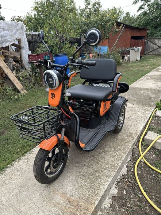 Vand triciclu electric cu garantie