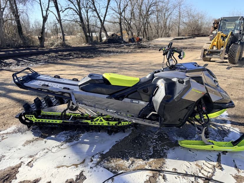 Snowmobil Ski-Doo turbo 164 2022