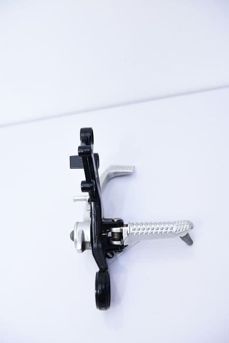 BMW S1000RR K46 / HP4 2009 - 2014 Suport cu scăriță și pedală de frână