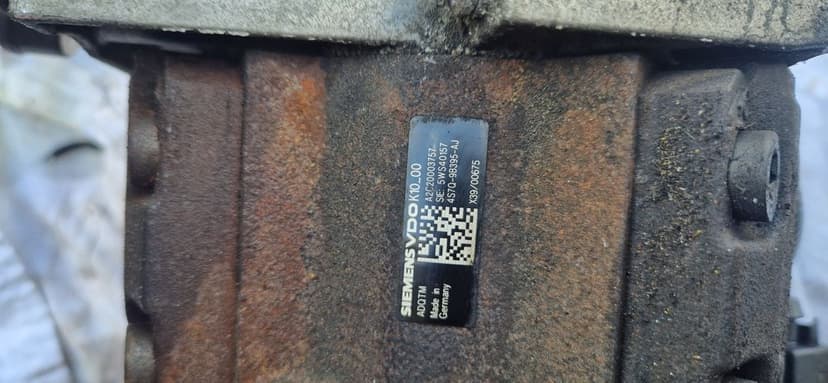 Vând pompa înaltă presiune Land Rover Discovery 3 2.7