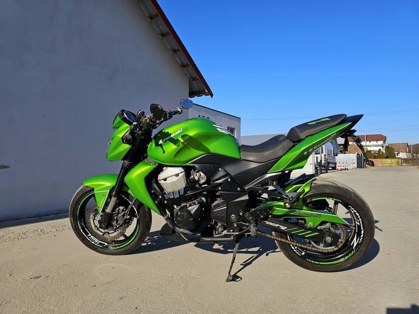 Kawasaki Z750 cu ABS, evacuare STORM, șa custom