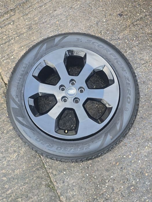 Jante. Land Rover Defender  R20