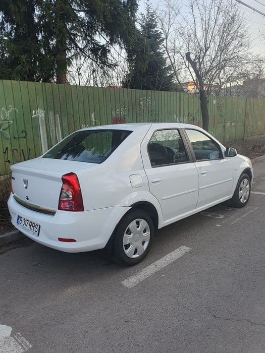 Vând Dacia logan