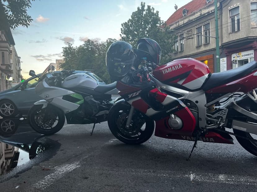 Dezmembrez Yamaha R6 2002