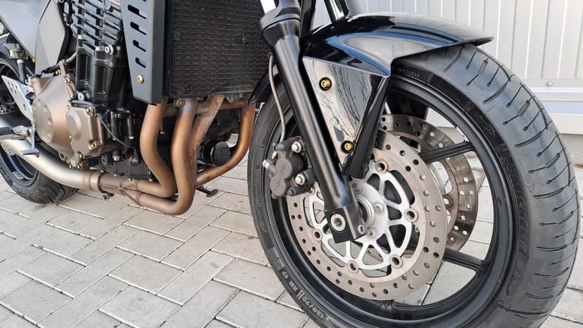 MotoFly Ploiesti vinde Kawasaki Z750 an 2004