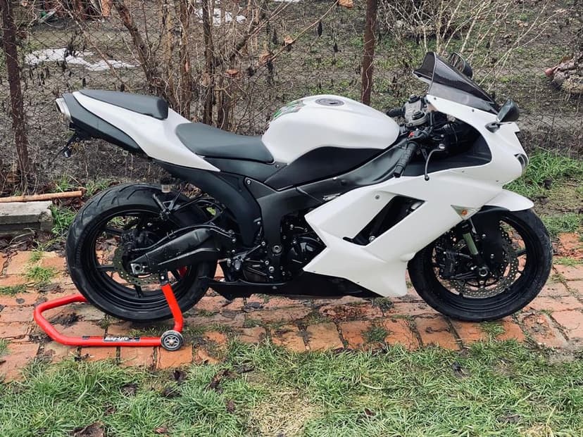 Vând Kawasaki ZX6R
