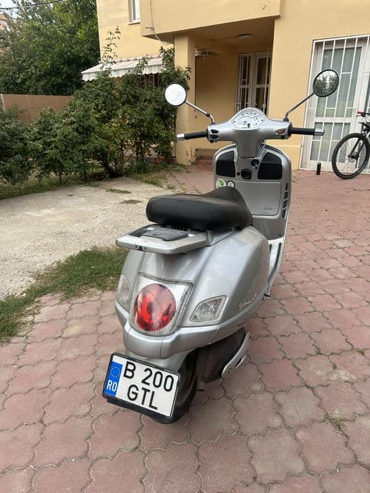 Piaggio Vespa GT 200