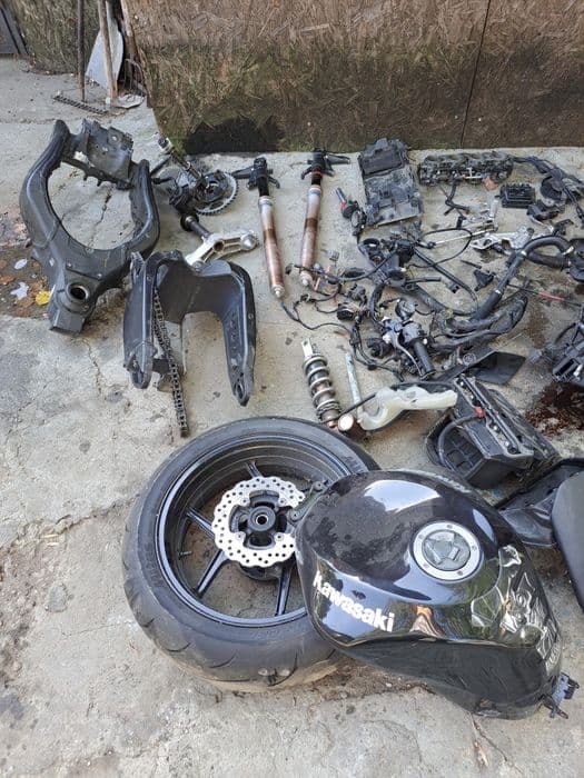 Vând piese kawasaki zx10r/2009