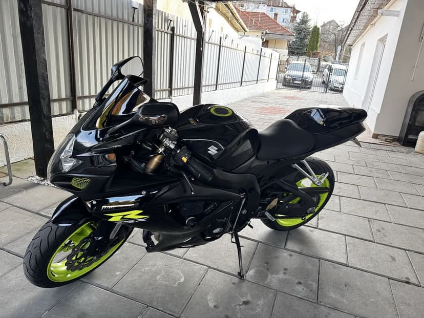 Suzuki GSXR 600 K7(nu r6, zx6r)