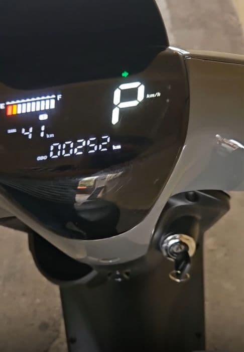 Vand scuter electric ca nou inmatriculat NR Galben /max 52km/h -