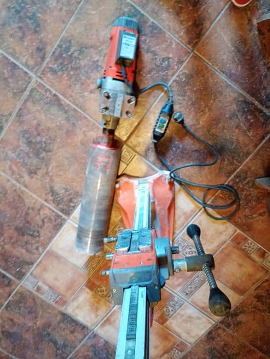 Vând carota Husqvarna dms 240