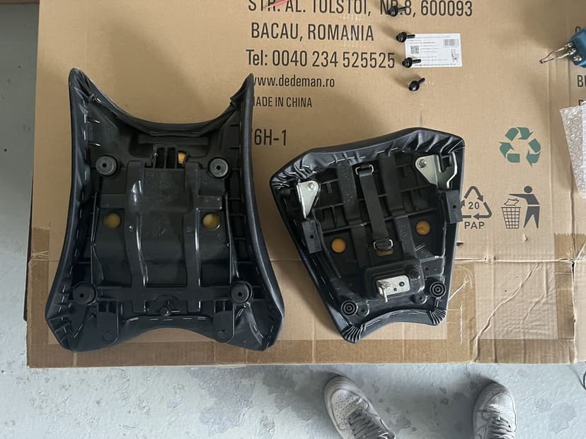 Sei Yamaha FZ8 originale din piele - sa Rider + sa Pasager