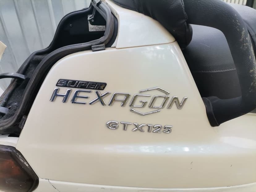 Maxi-scuter Piaggio Hexagon 125cc 4 timpi.
