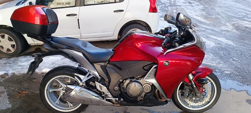 Honda VFR 1200F impecabilă