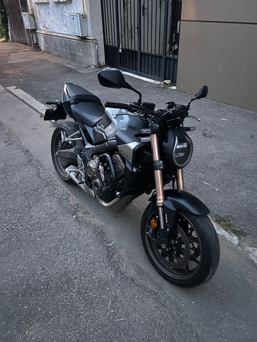 Vând Honda CB 650 R